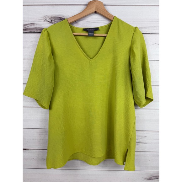 Olivia & Martin V-Neck Top Chartreuse Green Puff Sleeve Blouse Size L - Picture 1 of 7